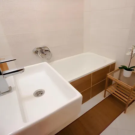 Isabella Apartment, 80m2 With Ac * Budapest